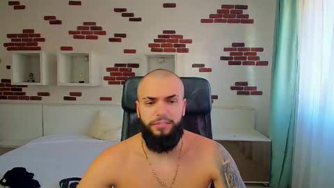 Snapshot of oscarwills chatting on May 2026 05:15:02 AM OscarWills online show from May 2026 05:15:02 AM