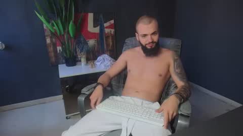 Snapshot of oscarwills chatting on June 2026 09:14:01 AM OscarWills online show from June 2026 09:14:01 AM