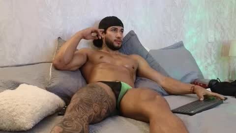 Snapshot of osher_cox chatting on November 2025 04:59:01 AM osher_cox online show from November 2025 04:59:01 AM