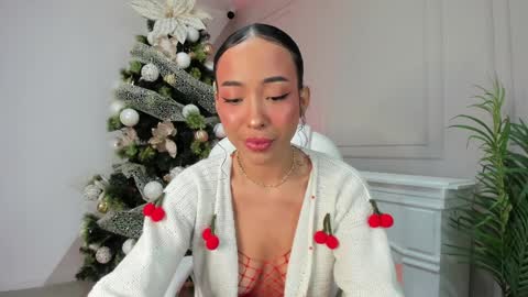 Snapshot of oshun_25 chatting on December 2024 12:41:01 PM Oshun online show from December 2024 12:41:01 PM