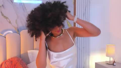 Snapshot of oshun_25 chatting on September 2025 12:10:01 PM Oshun online show from September 2025 12:10:01 PM