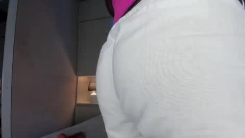 oshun_444 online show from May 2026 12:11:01 PM