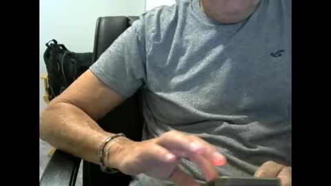 Ossi online show from December 2025 11:35:01 PM