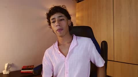 Snapshot of ostin_18hot chatting on January 2025 02:19:01 AM ostin 18hot online show from January 2025 02:19:01 AM