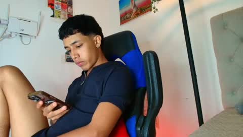 Snapshot of ostin_18hot chatting on April 2026 02:27:02 AM ostin 18hot online show from April 2026 02:27:02 AM