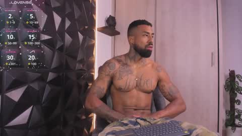 Snapshot of ostin_danielss chatting on October 2025 08:52:02 PM Ostin Daniels online show from October 2025 08:52:02 PM