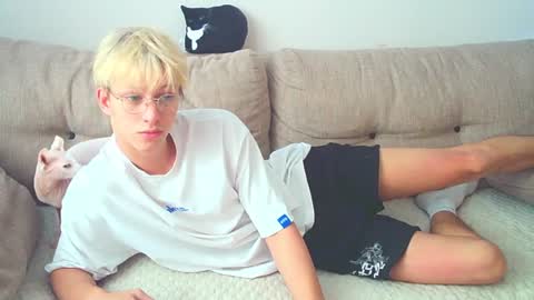 Snapshot of ostin_meoww chatting on December 2024 07:21:01 AM Ostin online show from December 2024 07:21:01 AM