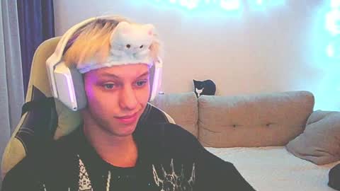 Snapshot of ostin_meoww chatting on December 2024 11:26:01 AM Ostin online show from December 2024 11:26:01 AM