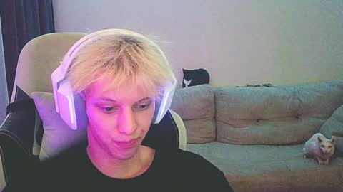 Snapshot of ostin_meoww chatting on December 2024 05:53:02 PM Ostin online show from December 2024 05:53:02 PM