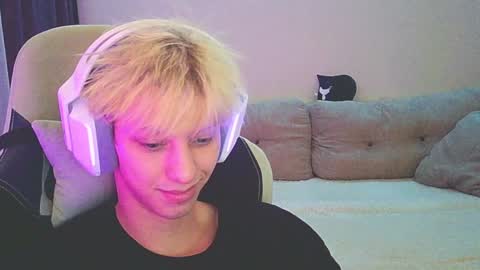 Snapshot of ostin_meoww chatting on December 2024 03:05:01 PM Ostin online show from December 2024 03:05:01 PM