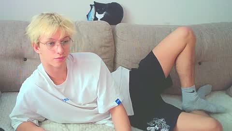 Snapshot of ostin_meoww chatting on December 2024 08:05:02 AM Ostin online show from December 2024 08:05:02 AM