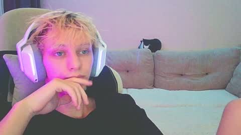 Snapshot of ostin_meoww chatting on December 2024 02:21:01 PM Ostin online show from December 2024 02:21:01 PM