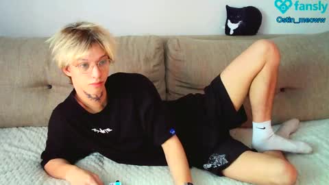 Snapshot of ostin_meoww chatting on February 2025 07:01:02 AM Ostin online show from February 2025 07:01:02 AM