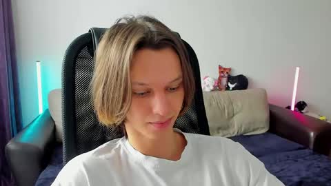 Snapshot of ostin_meoww chatting on April 2026 09:46:02 AM Ostin online show from April 2026 09:46:02 AM