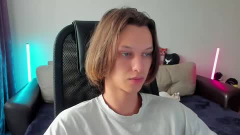 Snapshot of ostin_meoww chatting on April 2026 12:33:01 PM Ostin online show from April 2026 12:33:01 PM