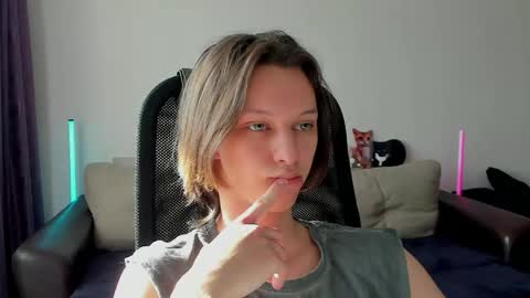 Snapshot of ostin_meoww chatting on April 2026 10:39:02 AM Ostin online show from April 2026 10:39:02 AM