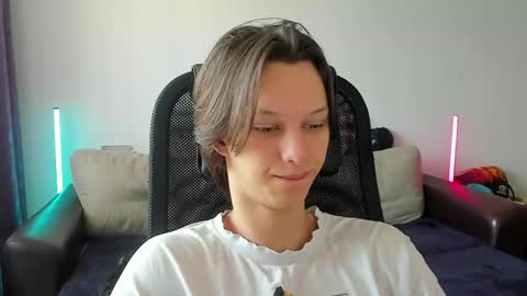 Snapshot of ostin_meoww chatting on May 2026 08:09:02 AM Ostin online show from May 2026 08:09:02 AM