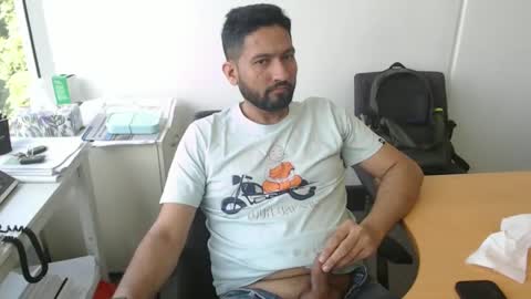 Snapshot of outdoornakedguy11_007 chatting on December 2024 09:50:01 PM outdoornakedguy11_007 online show from December 2024 09:50:01 PM