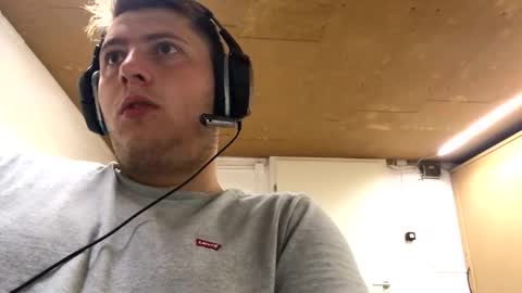 Snapshot of outflayd chatting on October 2025 08:26:02 AM outflayd online show from October 2025 08:26:02 AM