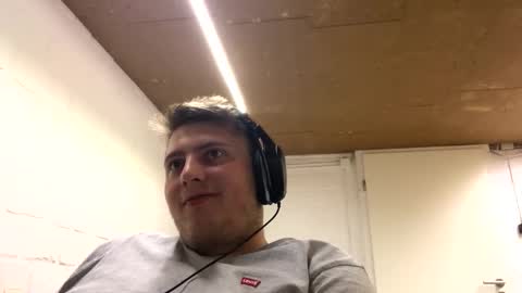 Snapshot of outflayd chatting on October 2025 10:10:01 PM outflayd online show from October 2025 10:10:01 PM