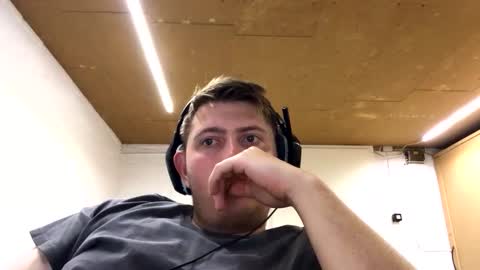 Snapshot of outflayd chatting on November 2025 02:27:01 PM outflayd online show from November 2025 02:27:01 PM