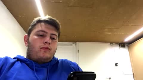 Snapshot of outflayd chatting on November 2025 06:40:02 PM outflayd online show from November 2025 06:40:02 PM