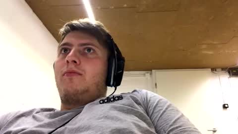 Snapshot of outflayd chatting on December 2025 03:50:02 PM outflayd online show from December 2025 03:50:02 PM