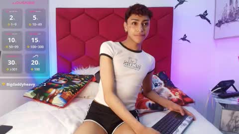 Owen online show from December 2025 09:10:02 PM