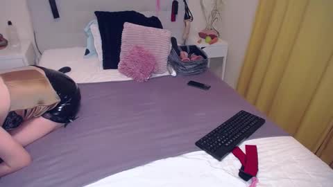 Snapshot of oxyser3nity chatting on September 2025 04:07:01 PM oxyser3nity online show from September 2025 04:07:01 PM