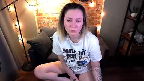 ozalin_green online show from September 2025 10:03:02 PM