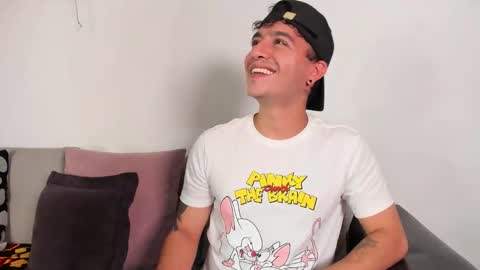 Snapshot of p_jhon chatting on November 2025 02:57:02 AM P online show from November 2025 02:57:02 AM