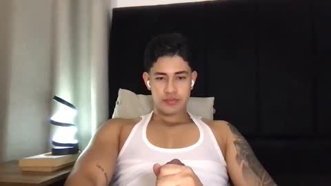 Javi    online show from February 2026 10:30:01 PM