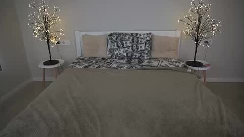 Paige online show from October 2025 06:00:01 AM