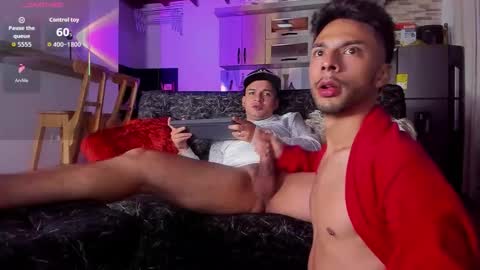 Snapshot of paisas_horny chatting on October 2025 04:02:01 AM LIAN AND JACK online show from October 2025 04:02:01 AM