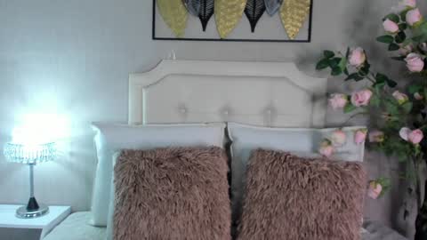 Pamela Duque  online show from January 2025 12:21:01 PM