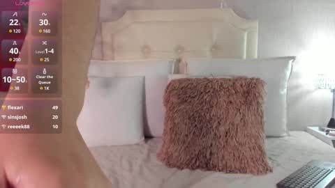 Pamela Duque  online show from January 2025 10:45:02 PM