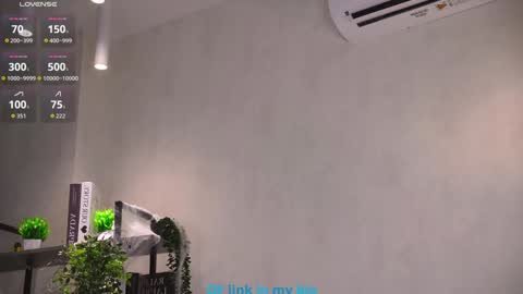 Diana online show from November 2025 03:28:02 AM