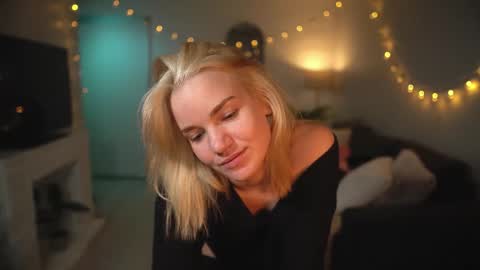 Kristina Kriss online show from March 2026 10:28:02 PM