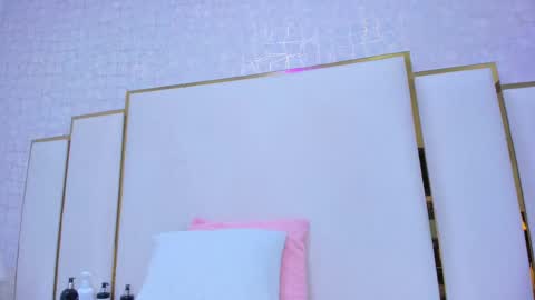 Paola  online show from September 2025 11:26:02 AM