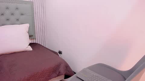 Snapshot of paolab_g chatting on January 2025 03:25:02 PM online show from January 2025 03:25:02 PM