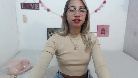 Snapshot of paolabotero chatting on January 2025 11:53:01 AM Paola online show from January 2025 11:53:01 AM
