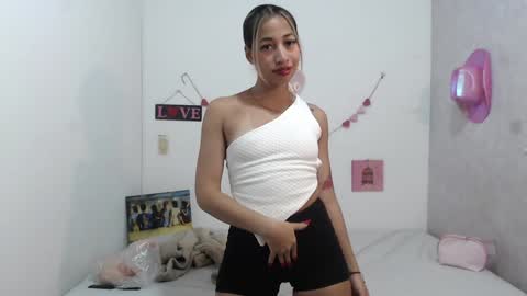 Snapshot of paolabotero chatting on January 2025 03:00:01 PM Paola online show from January 2025 03:00:01 PM