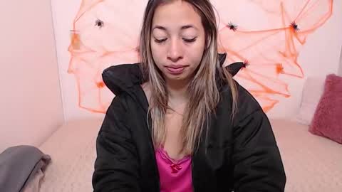 Paola online show from October 2025 11:40:01 AM