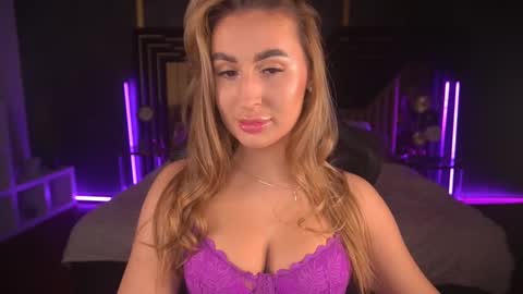 Snapshot of paolamola chatting on February 2025 04:30:02 PM Lia online show from February 2025 04:30:02 PM