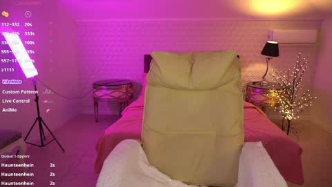 Lia online show from April 2026 01:41:01 PM