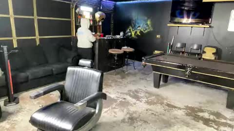 papi_krizz online show from October 2025 02:56:02 PM