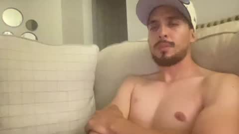 Snapshot of papicubano_guapo23cm chatting on June 2026 04:43:02 AM papicubano_guapo23cm online show from June 2026 04:43:02 AM