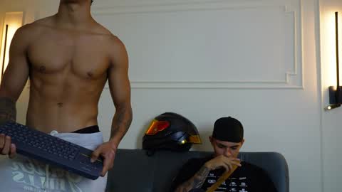 Snapshot of paradise_boy_s chatting on January 2025 11:07:01 PM Ryan And Casper online show from January 2025 11:07:01 PM