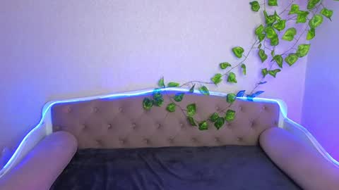 Allie  Alex Thumbs up if you like us online show from December 2024 02:56:02 AM