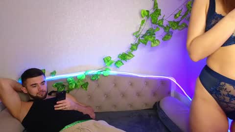 Allie  Alex Thumbs up if you like us online show from January 2025 02:43:01 AM